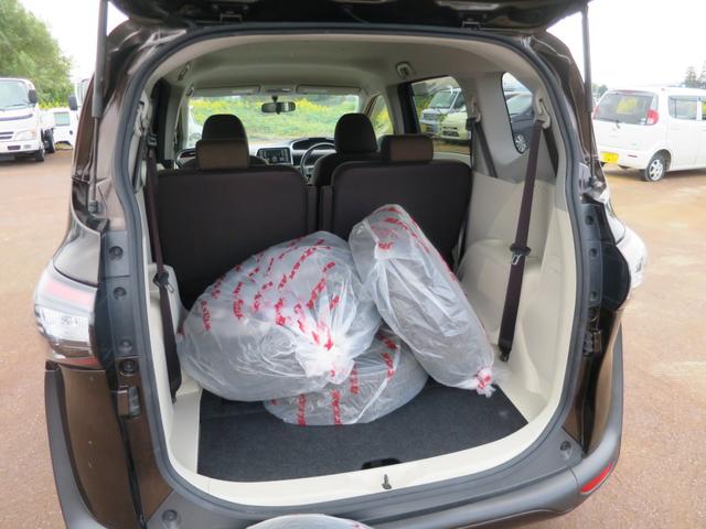 シエンタ Ｇ　両電動スライドドア　オートエアコン・ライト　３列シート　６人乗り　プッシュスタート　シートヒーター（9枚目）