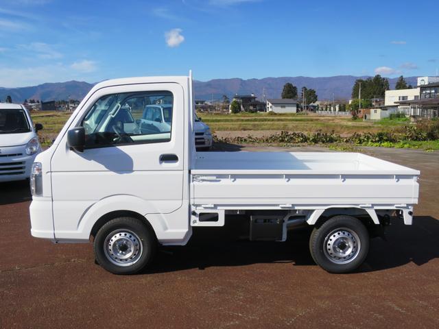 キャリイトラック ＫＣエアコン・パワステ　４ＷＤ　フロア５ＭＴ　衝突安全　ソナー　キーレスエントリー　ＡＢＳ　届出済未使用車（5枚目）
