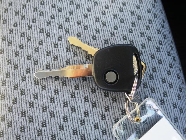 キャリイトラック ＫＣエアコン・パワステ　４ＷＤ　フロア４ＡＴ　キーレスエントリー　衝突安全　ソナー　オートライト　ＡＢＳ　届出済未使用車（17枚目）