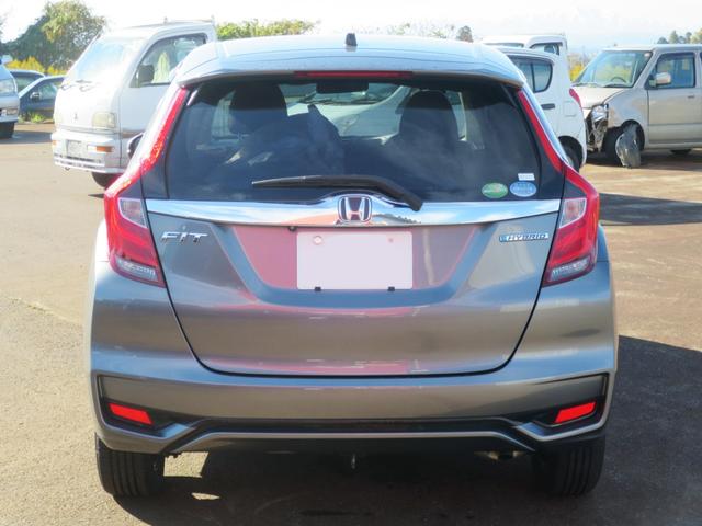フィットハイブリッド Ｆ　４ＷＤ　バックカメラ　プッシュスタート　オートエアコン・ライト　スターター　新規格ＥＴＣ　フロア７ＡＴ（4枚目）