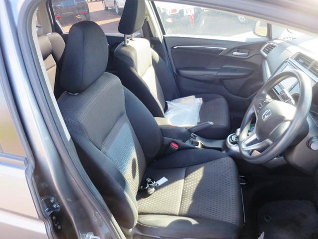 フィットハイブリッド Ｆ　４ＷＤ　バックカメラ　プッシュスタート　オートエアコン・ライト　スターター　新規格ＥＴＣ　フロア７ＡＴ（11枚目）