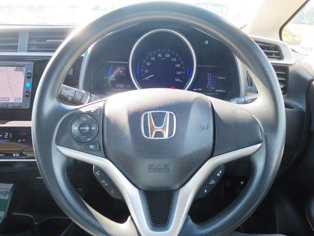 フィットハイブリッド Ｆ　４ＷＤ　バックカメラ　プッシュスタート　オートエアコン・ライト　スターター　新規格ＥＴＣ　フロア７ＡＴ（13枚目）