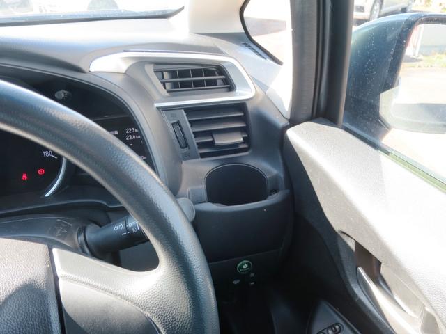 フィットハイブリッド Ｆ　４ＷＤ　バックカメラ　プッシュスタート　オートエアコン・ライト　スターター　新規格ＥＴＣ　フロア７ＡＴ（22枚目）