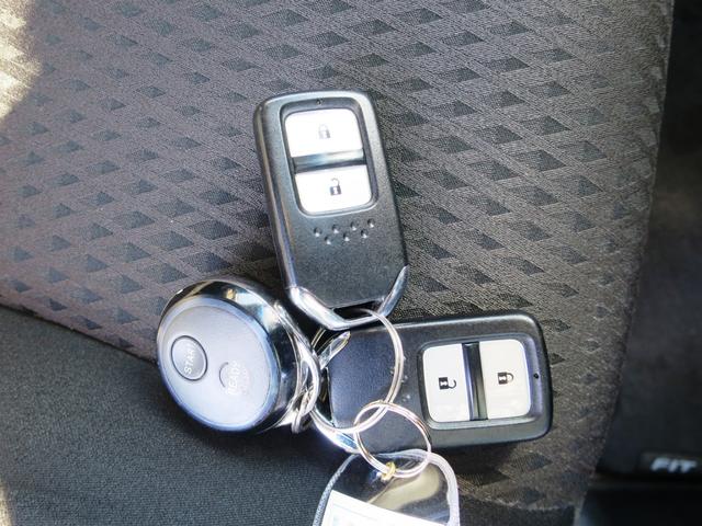 フィットハイブリッド Ｆ　４ＷＤ　バックカメラ　プッシュスタート　オートエアコン・ライト　スターター　新規格ＥＴＣ　フロア７ＡＴ（23枚目）