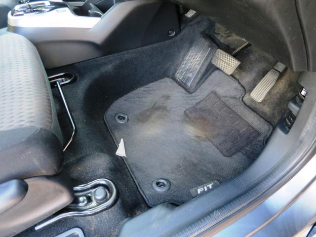 フィットハイブリッド Ｆ　４ＷＤ　バックカメラ　プッシュスタート　オートエアコン・ライト　スターター　新規格ＥＴＣ　フロア７ＡＴ（24枚目）