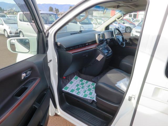 エルグランド ハイウェイスター　４ＷＤ　インパネ５ＡＴ　両電動スライド　３列シート８人乗り　ナビ　サンルーフ　後部席モニター　ＥＴＣ　オートエアコン・ライト（6枚目）