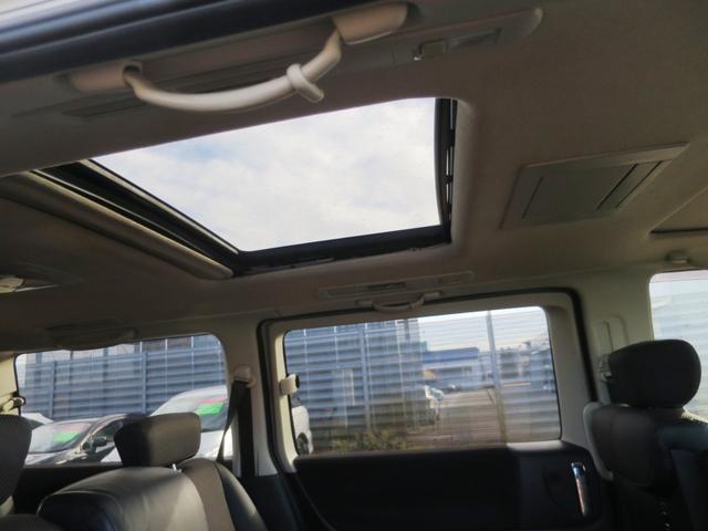 エルグランド ハイウェイスター　４ＷＤ　インパネ５ＡＴ　両電動スライド　３列シート８人乗り　ナビ　サンルーフ　後部席モニター　ＥＴＣ　オートエアコン・ライト（13枚目）