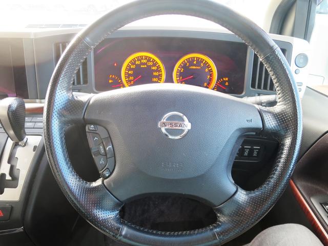 エルグランド ハイウェイスター　４ＷＤ　インパネ５ＡＴ　両電動スライド　３列シート８人乗り　ナビ　サンルーフ　後部席モニター　ＥＴＣ　オートエアコン・ライト（16枚目）