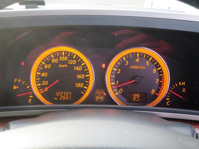 エルグランド ハイウェイスター　４ＷＤ　インパネ５ＡＴ　両電動スライド　３列シート８人乗り　ナビ　サンルーフ　後部席モニター　ＥＴＣ　オートエアコン・ライト（17枚目）