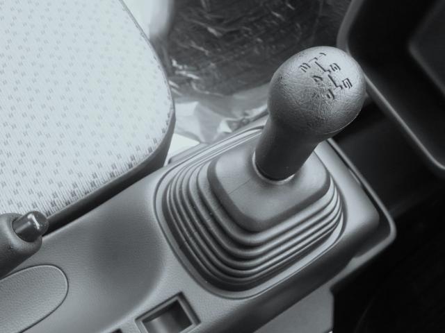 キャリイトラック KCエアコン・パワステ 4WD 5MT キーレス 衝突安全 ソナー オートライト 届出済未使用車(13枚目)