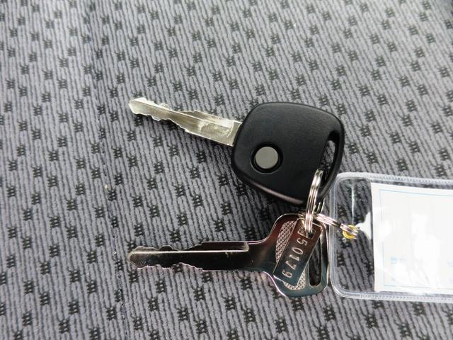 キャリイトラック KCエアコン・パワステ 4WD 5MT キーレス 衝突安全 ソナー オートライト 届出済未使用車(16枚目)