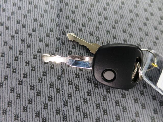 キャリイトラック ＫＣエアコン・パワステ　４ＷＤ　４ＡＴ　キーレス　衝突安全　ソナー　オートライト　届出済未使用車（16枚目）