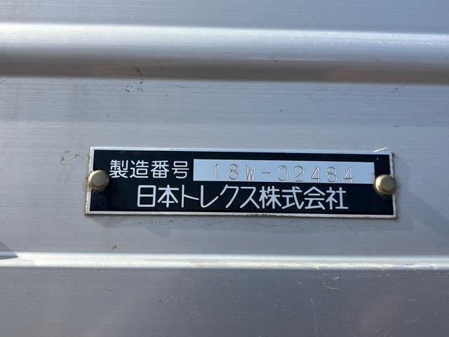 プロフィア 　日本トレクス　アルミウイング　大型　積載量１３５００ｋｇ　リターダー付　燃料タンク５００Ｌ　ラッシングレール２段　７速マニュアル　ターボ　ＥＴＣ　バックモニター（9枚目）