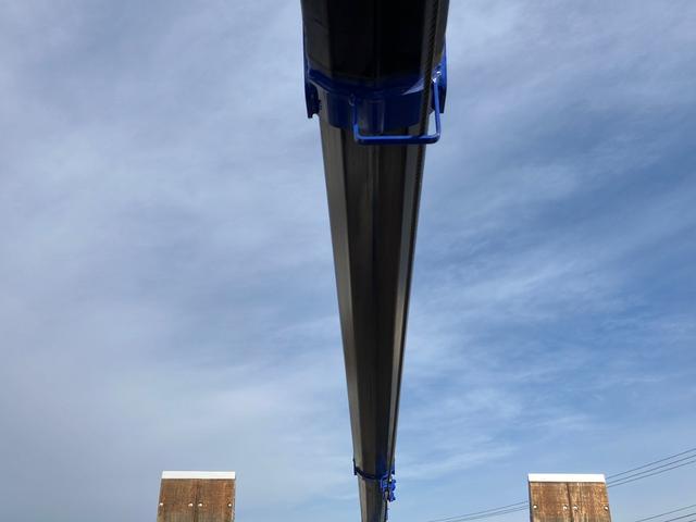 ギガ 　タダノ　４段クレーン（２．９３ｔ吊）４軸低床　自動歩み　ウインチ　積載量１１４００ｋｇ　大型　後輪エアサス　ベッド付　バックモニター（13枚目）