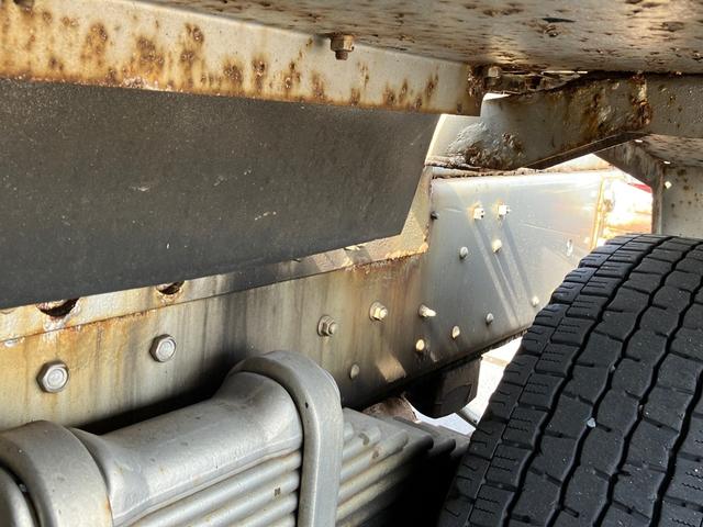 ギガ 　横浜車輌　トラクターヘッド　第５輪荷重　積載量２００００ｋｇ　燃料タンク６９０Ｌ　５２０馬力　ハイルーフ　スムーサー　ターボ　ベッド付（10枚目）