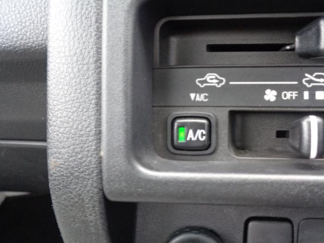 ハイゼットトラック スタンダード 4WD 5MT ABS エアコン パワステ レベライザー ラジオ 三方開 禁煙車 マッドガード 純正12インチホイール タイヤ深溝 シガーソケット(2枚目)