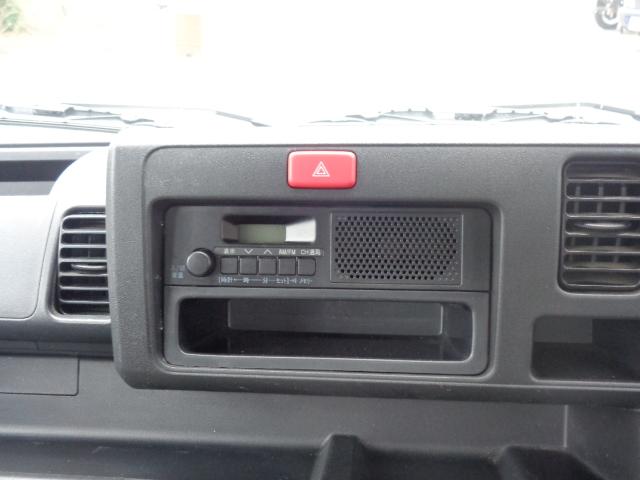 ハイゼットトラック スタンダード 4WD 5MT ABS エアコン パワステ レベライザー ラジオ 三方開 禁煙車 マッドガード 純正12インチホイール タイヤ深溝 シガーソケット(5枚目)
