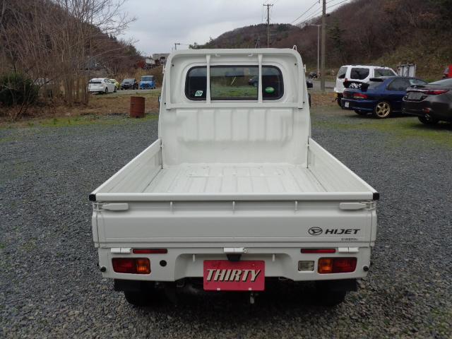 ハイゼットトラック スタンダード 4WD 5MT ABS エアコン パワステ レベライザー ラジオ 三方開 禁煙車 マッドガード 純正12インチホイール タイヤ深溝 シガーソケット(9枚目)