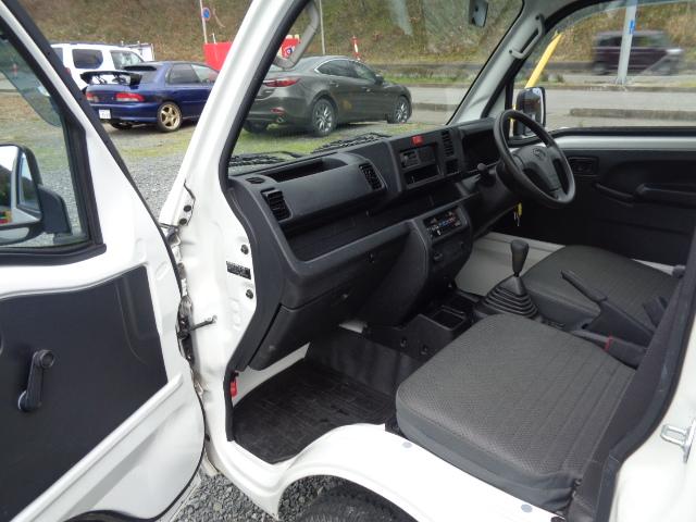 ハイゼットトラック スタンダード 4WD 5MT ABS エアコン パワステ レベライザー ラジオ 三方開 禁煙車 マッドガード 純正12インチホイール タイヤ深溝 シガーソケット(13枚目)