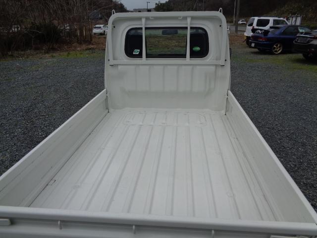 ハイゼットトラック スタンダード 4WD 5MT ABS エアコン パワステ レベライザー ラジオ 三方開 禁煙車 マッドガード 純正12インチホイール タイヤ深溝 シガーソケット(14枚目)