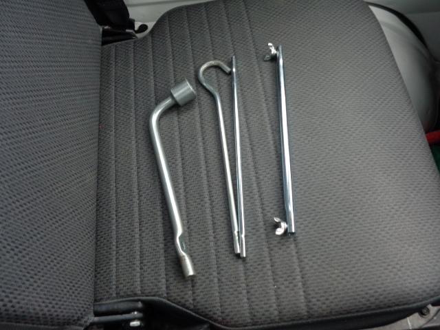 ハイゼットトラック スタンダード 4WD 5MT ABS エアコン パワステ レベライザー ラジオ 三方開 禁煙車 マッドガード 純正12インチホイール タイヤ深溝 シガーソケット(20枚目)