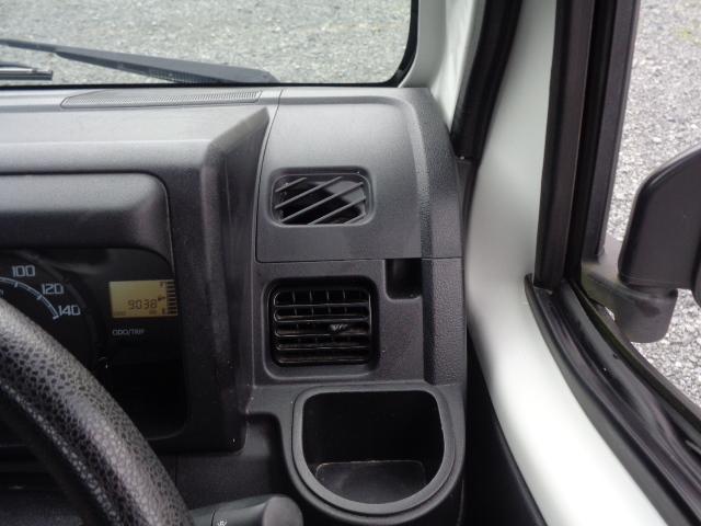 ハイゼットトラック スタンダード 4WD 5MT ABS エアコン パワステ レベライザー ラジオ 三方開 禁煙車 マッドガード 純正12インチホイール タイヤ深溝 シガーソケット(21枚目)