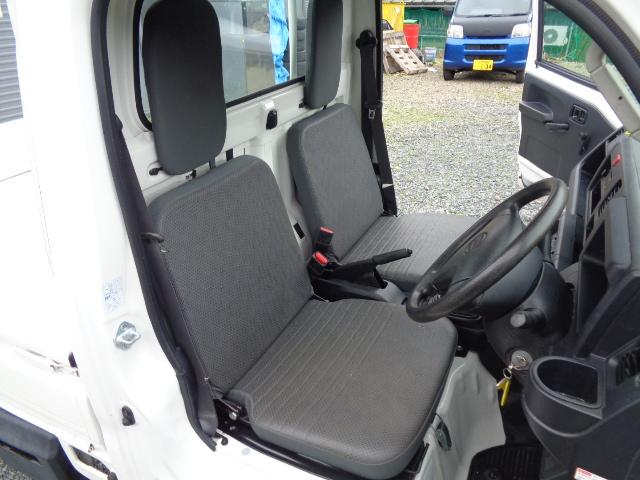 ハイゼットトラック スタンダード 4WD 5MT ABS エアコン パワステ レベライザー ラジオ 三方開 禁煙車 マッドガード 純正12インチホイール タイヤ深溝 シガーソケット(27枚目)