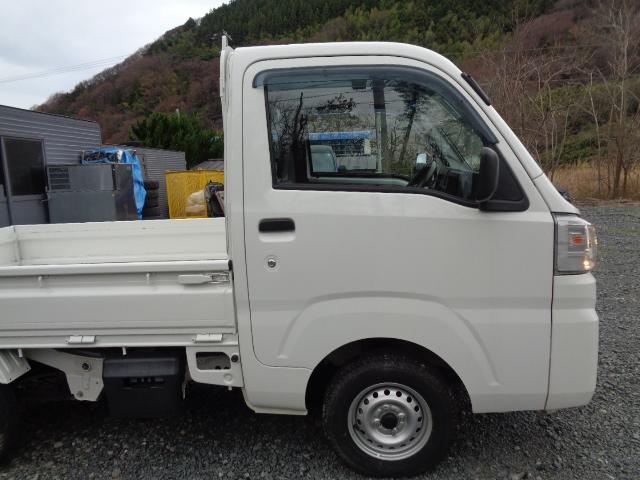 ハイゼットトラック スタンダード 4WD 5MT ABS エアコン パワステ レベライザー ラジオ 三方開 禁煙車 マッドガード 純正12インチホイール タイヤ深溝 シガーソケット(31枚目)