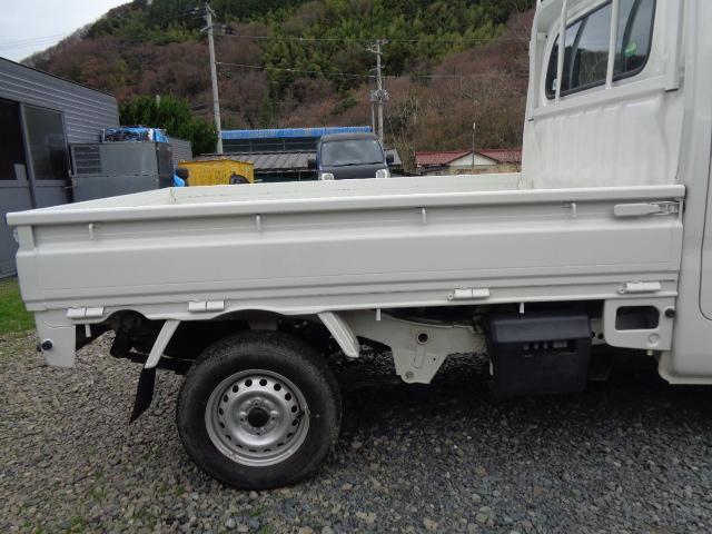 ハイゼットトラック スタンダード 4WD 5MT ABS エアコン パワステ レベライザー ラジオ 三方開 禁煙車 マッドガード 純正12インチホイール タイヤ深溝 シガーソケット(32枚目)