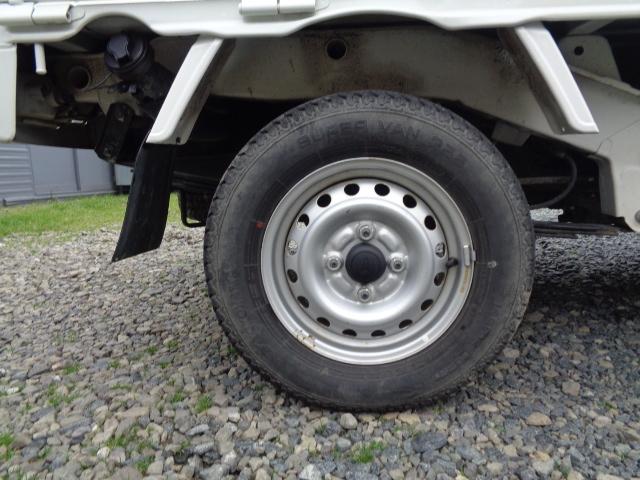 ハイゼットトラック スタンダード 4WD 5MT ABS エアコン パワステ レベライザー ラジオ 三方開 禁煙車 マッドガード 純正12インチホイール タイヤ深溝 シガーソケット(43枚目)