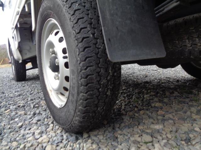 ハイゼットトラック スタンダード 4WD 5MT ABS エアコン パワステ レベライザー ラジオ 三方開 禁煙車 マッドガード 純正12インチホイール タイヤ深溝 シガーソケット(46枚目)
