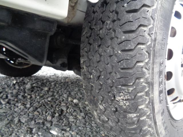 ハイゼットトラック スタンダード 4WD 5MT ABS エアコン パワステ レベライザー ラジオ 三方開 禁煙車 マッドガード 純正12インチホイール タイヤ深溝 シガーソケット(48枚目)