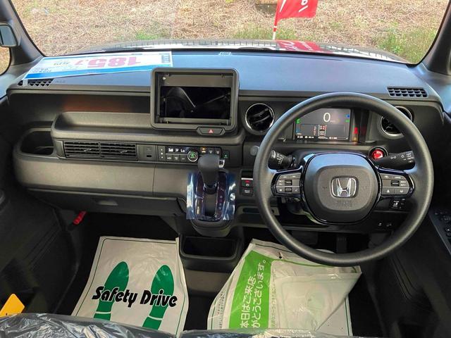 Ｎ－ＢＯＸカスタム ベースグレード　届け出済み未使用車　バックカメラ　両側スライド・片側電動　クリアランスソナー　オートクルーズコントロール　レーンアシスト　衝突被害軽減システム　オートライト　ＬＥＤヘッドランプ　スマートキー（4枚目）