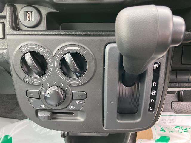 アルト ハイブリッドＳ　４ＷＤ　届け出済み未使用車　バックカメラ　クリアランスソナー　レーンアシスト　衝突被害軽減システム　オートライト　キーレスエントリー　アイドリングストップ　電動格納ミラー　シートヒーター　ＣＶＴ（5枚目）