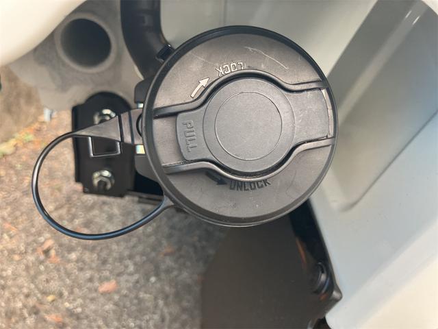 キャリイトラック ＫＣ　４ＷＤ　届け出済み未使用車　軽トラック　ＡＴ　クリアランスソナー　キーレスエントリー　アイドリングストップ　オートライト　ＥＳＣ　エアコン　パワーステアリング　パワーウィンドウ（7枚目）