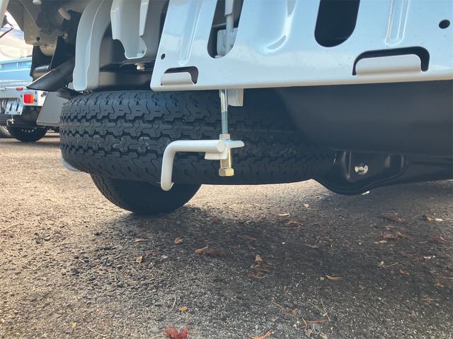 キャリイトラック ＫＣ　４ＷＤ　届け出済み未使用車　軽トラック　ＡＴ　クリアランスソナー　キーレスエントリー　アイドリングストップ　オートライト　ＥＳＣ　エアコン　パワーステアリング　パワーウィンドウ（11枚目）