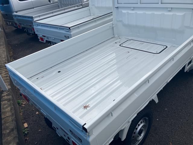 キャリイトラック ＫＣ　４ＷＤ　届け出済み未使用車　軽トラック　ＡＴ　クリアランスソナー　キーレスエントリー　アイドリングストップ　オートライト　ＥＳＣ　エアコン　パワーステアリング　パワーウィンドウ（12枚目）