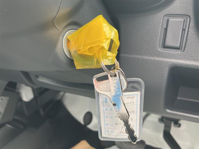 キャリイトラック ＫＣ　４ＷＤ　届け出済み未使用車　軽トラック　ＡＴ　クリアランスソナー　キーレスエントリー　アイドリングストップ　オートライト　ＥＳＣ　エアコン　パワーステアリング　パワーウィンドウ（21枚目）