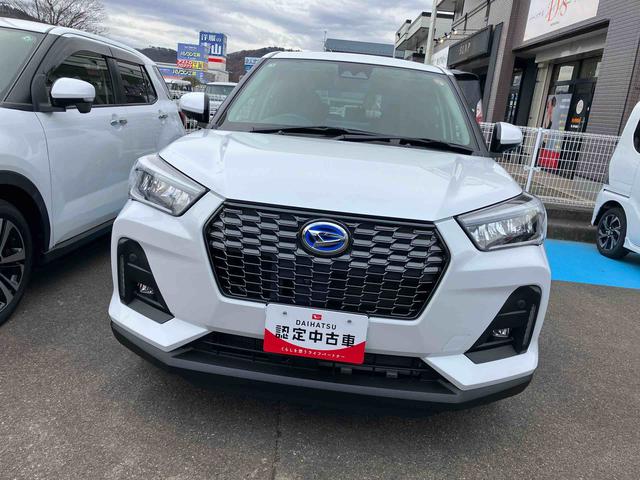 ロッキー プレミアムＧ　ＨＥＶ　スマートアシスト搭載　２ＷＤ　ＣＶＴ　１２００ｃｃ　ハイブリッド　衝突被害軽減ブレーキ　横滑り防止装置　ＡＢＳ　サイドエアバッグ　プッシュボタンスタート　クルーズコントロール　ディスプレイオーディオ　全方位モニター（2枚目）