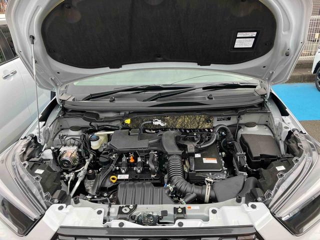 ロッキー プレミアムＧ　ＨＥＶ　スマートアシスト搭載　２ＷＤ　ＣＶＴ　１２００ｃｃ　ハイブリッド　衝突被害軽減ブレーキ　横滑り防止装置　ＡＢＳ　サイドエアバッグ　プッシュボタンスタート　クルーズコントロール　ディスプレイオーディオ　全方位モニター（8枚目）