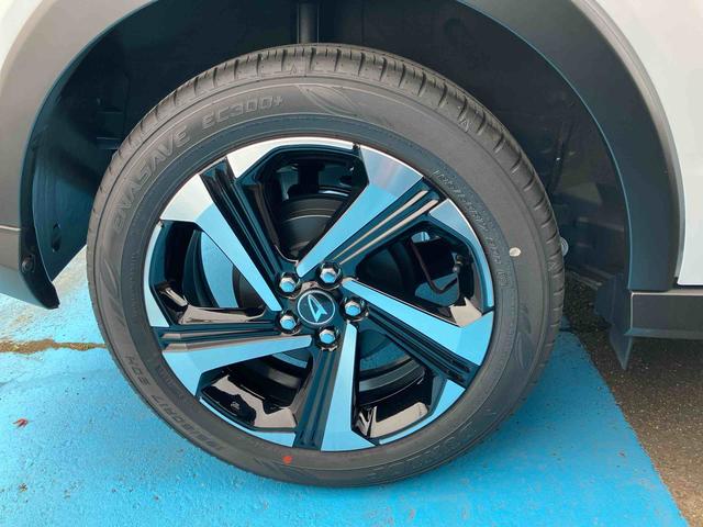 ロッキー プレミアムＧ　ＨＥＶ　スマートアシスト搭載　２ＷＤ　ＣＶＴ　１２００ｃｃ　ハイブリッド　衝突被害軽減ブレーキ　横滑り防止装置　ＡＢＳ　サイドエアバッグ　プッシュボタンスタート　クルーズコントロール　ディスプレイオーディオ　全方位モニター（10枚目）