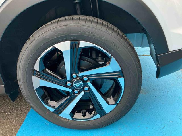 ロッキー プレミアムＧ　ＨＥＶ　スマートアシスト搭載　２ＷＤ　ＣＶＴ　１２００ｃｃ　ハイブリッド　衝突被害軽減ブレーキ　横滑り防止装置　ＡＢＳ　サイドエアバッグ　プッシュボタンスタート　クルーズコントロール　ディスプレイオーディオ　全方位モニター（11枚目）