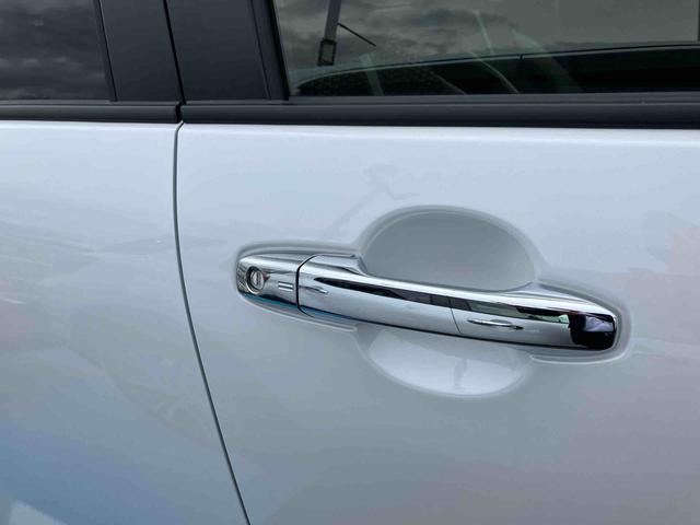 ロッキー プレミアムＧ　ＨＥＶ　スマートアシスト搭載　２ＷＤ　ＣＶＴ　１２００ｃｃ　ハイブリッド　衝突被害軽減ブレーキ　横滑り防止装置　ＡＢＳ　サイドエアバッグ　プッシュボタンスタート　クルーズコントロール　ディスプレイオーディオ　全方位モニター（17枚目）