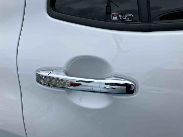 ロッキー プレミアムＧ　ＨＥＶ　スマートアシスト搭載　２ＷＤ　ＣＶＴ　１２００ｃｃ　ハイブリッド　衝突被害軽減ブレーキ　横滑り防止装置　ＡＢＳ　サイドエアバッグ　プッシュボタンスタート　クルーズコントロール　ディスプレイオーディオ　全方位モニター（18枚目）