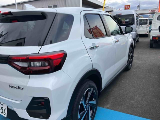 ロッキー プレミアムＧ　ＨＥＶ　スマートアシスト搭載　２ＷＤ　ＣＶＴ　１２００ｃｃ　ハイブリッド　衝突被害軽減ブレーキ　横滑り防止装置　ＡＢＳ　サイドエアバッグ　プッシュボタンスタート　クルーズコントロール　ディスプレイオーディオ　全方位モニター（55枚目）
