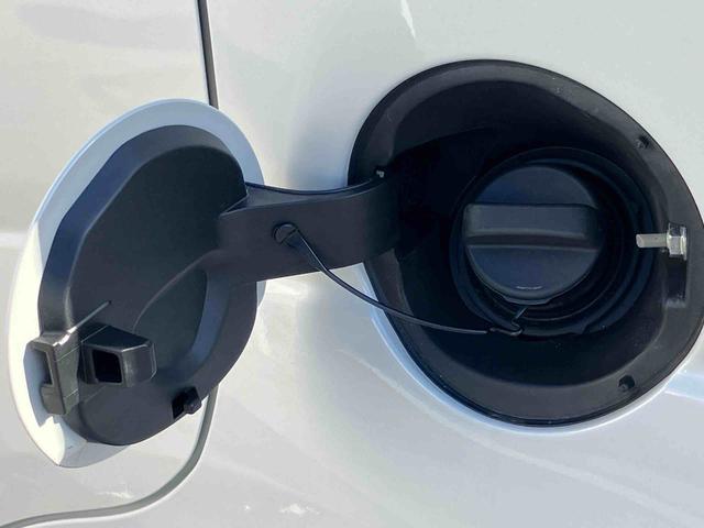 ムーヴ カスタム　ＸリミテッドＩＩ　ＳＡＩＩＩ　４ＷＤ　４ＷＤ　ＣＶＴ　６６０ｃｃ　衝突被害軽減ブレーキ　横滑り防止装置　ＡＢＳ　アイドリングストップ　プッシュボタンスタート　運転席シートヒーター　オートエアコン　ベンチシート（32枚目）