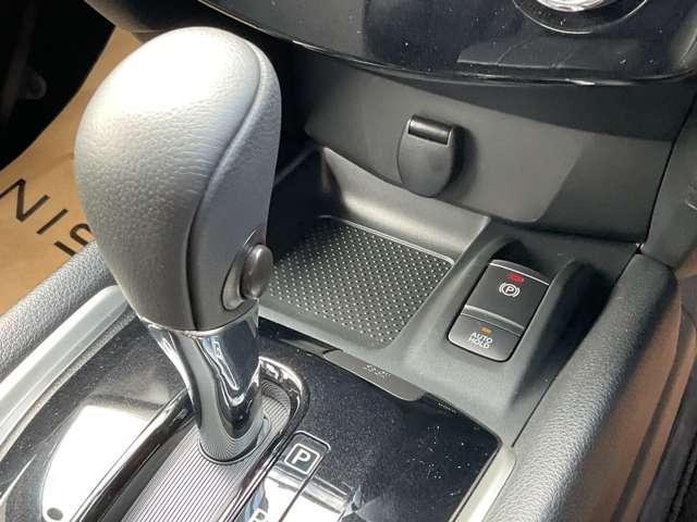 エクストレイル ２．０　２０Ｘｉ　２列車　４ＷＤ　純正ナビ　全周囲カメラ（9枚目）
