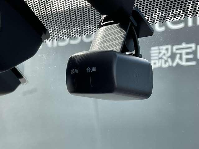エクストレイル ２．０　２０Ｘｉ　２列車　４ＷＤ　純正ナビ　全周囲カメラ（14枚目）