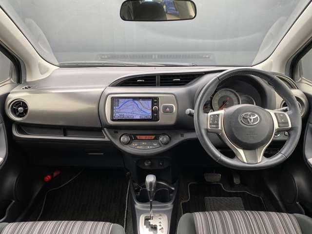 ヴィッツ １．５　ＲＳ　純正ナビ　バックカメラ　衝突被害軽減ブレ（4枚目）