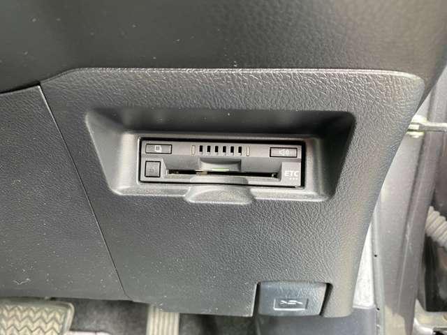 ヴィッツ １．５　ＲＳ　純正ナビ　バックカメラ　衝突被害軽減ブレ（16枚目）